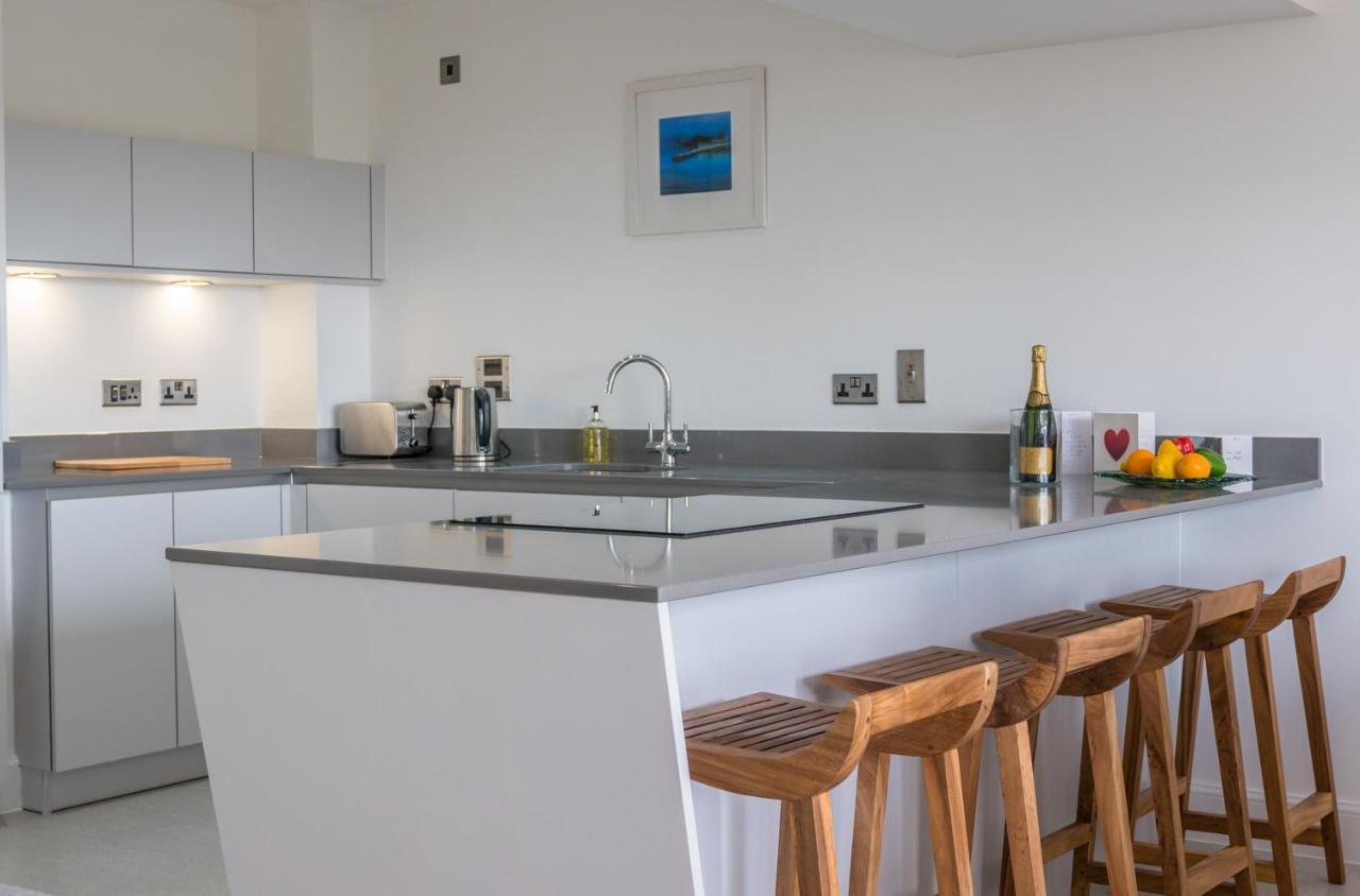 Apartment 3 Waterstone House - Sea Front Apartment, Hot Tub Tenby Exteriér fotografie